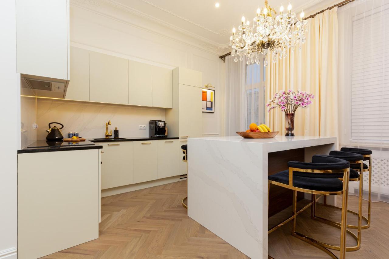 Royal Apartment Kopernika By Renters Prestige Варшава Экстерьер фото