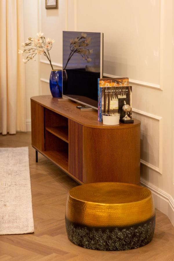 Royal Apartment Kopernika By Renters Prestige Варшава Экстерьер фото