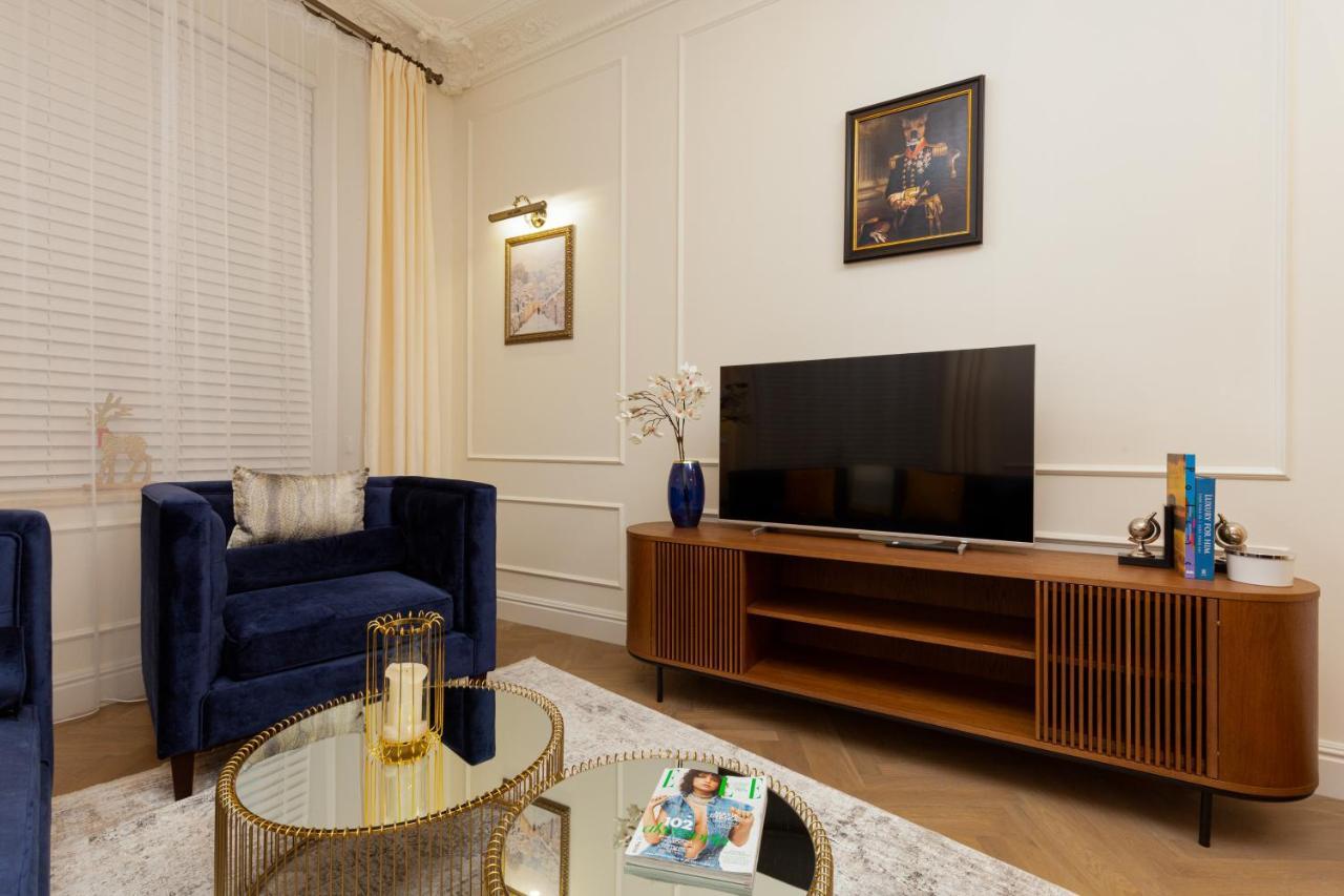 Royal Apartment Kopernika By Renters Prestige Варшава Экстерьер фото